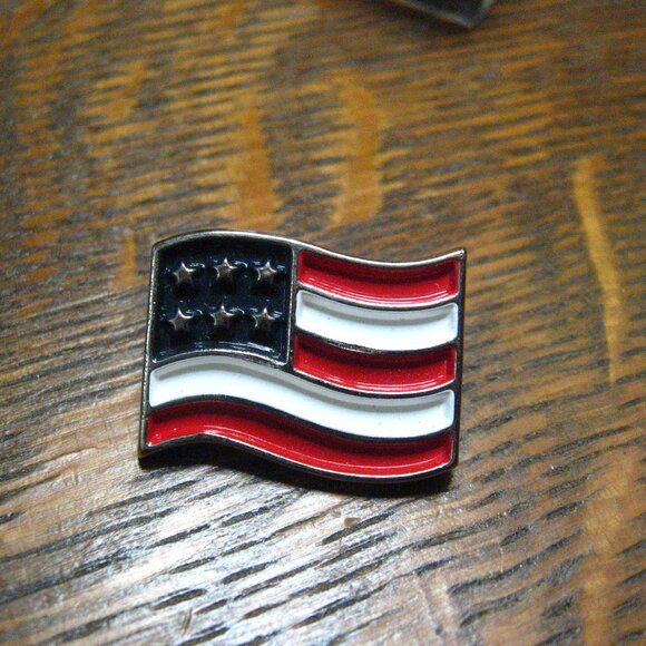 American Flag 1970's Mod Jacket Lapel Pin - Picture 2 of 4